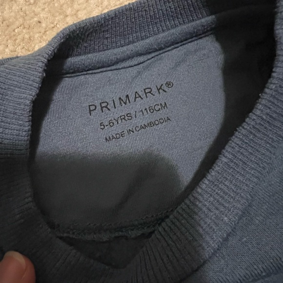Boys long sleeves sweatshirt. Both age 5-6 brand Primark. - Picture 3 of 7